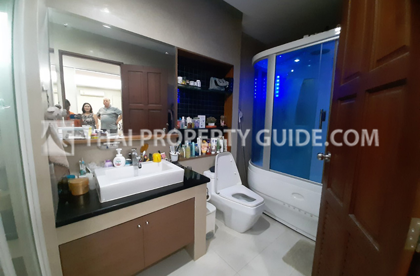 House with Private Pool in Sukhumvit 